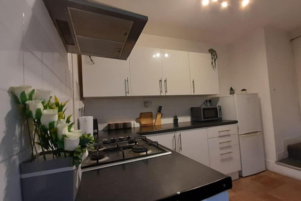 Spacious 4 Bedroom, Free Netflix, Central Location Cardiff Eksteriør bilde